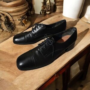 EUC Women's Liberty Black Leather Munro American Shoes